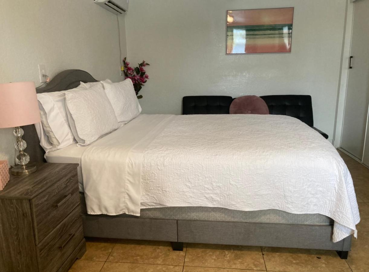 Cozy Studio…With Private Entrance Лас-Вегас Екстер'єр фото